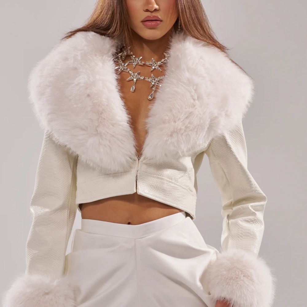 Elegant White Faux Fur Trim Jacket